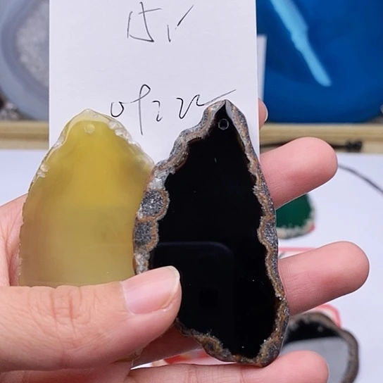 玛瑙/玉髓颈饰未镶嵌南**往