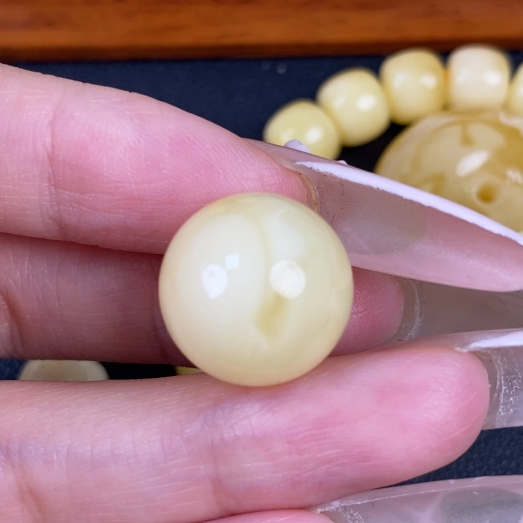 琥珀未镶嵌珠宝奇石250