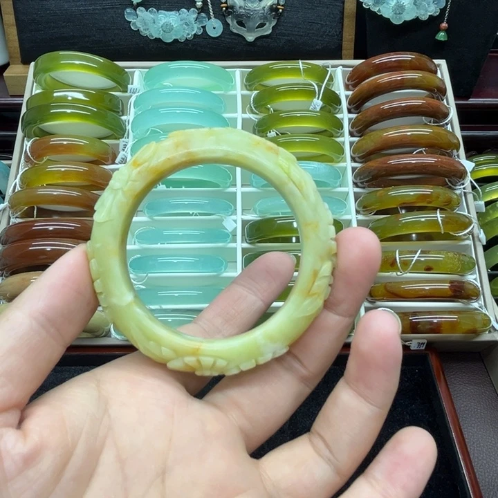 蛇纹石玉未镶嵌手镯