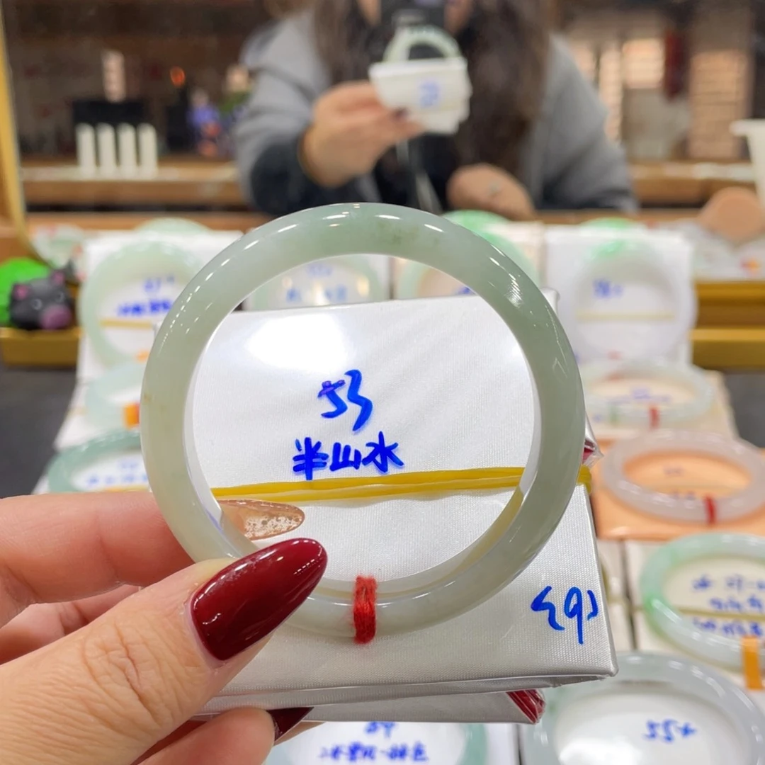 翡翠手镯未镶嵌翡翠