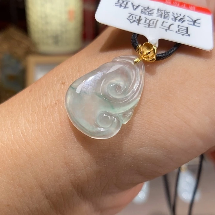 【闪购商品】颈饰18K金镶嵌翡翠28