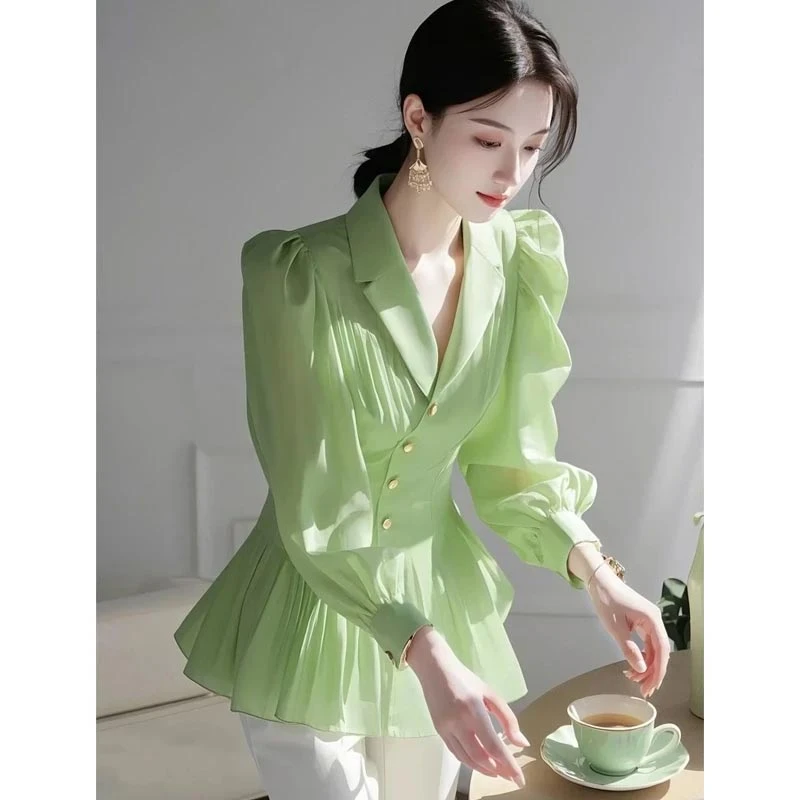 2025年春季新款法式气质高级感绿色衬衫女盐系轻熟风休闲收腰上衣