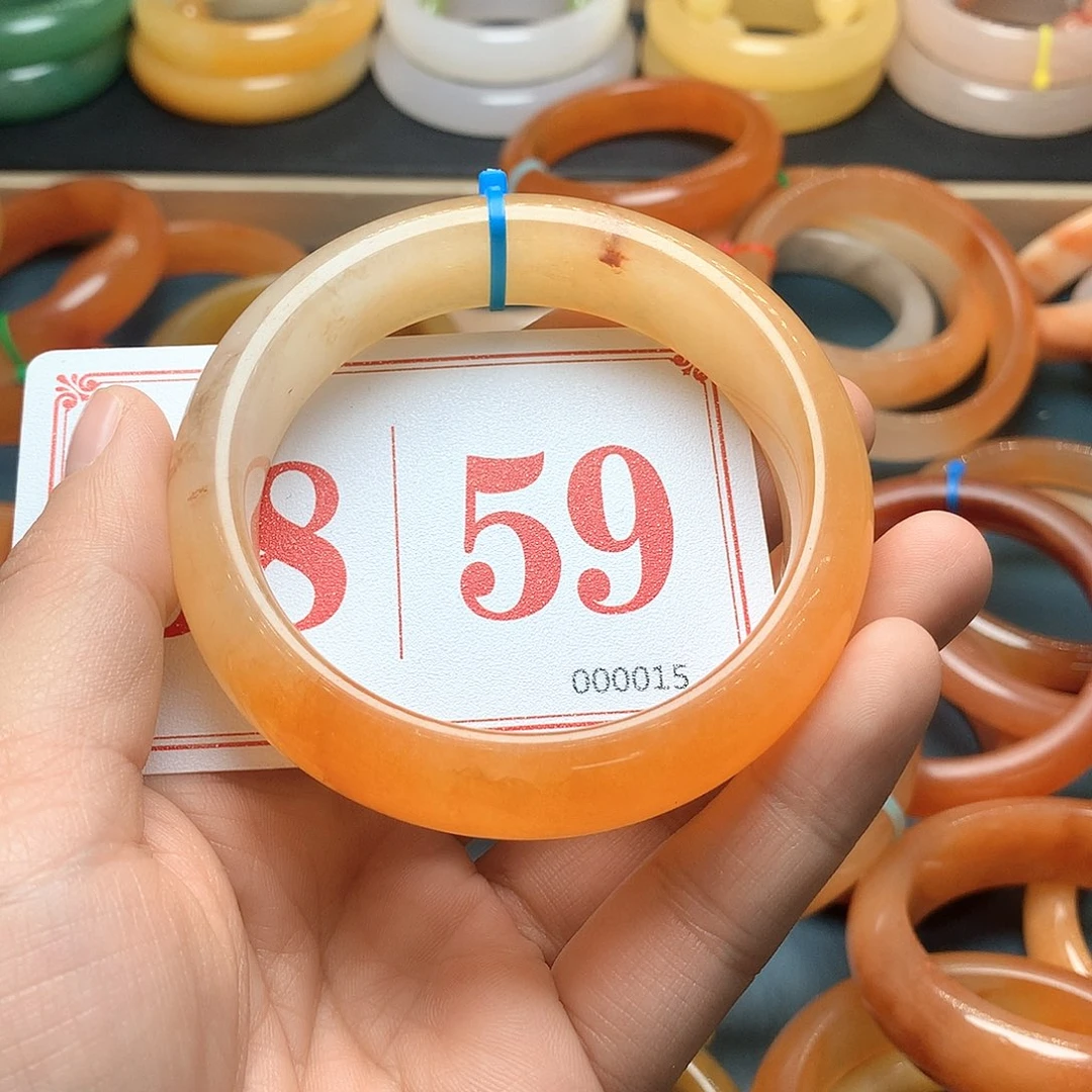 未镶嵌石英质玉（黄龙玉）手镯