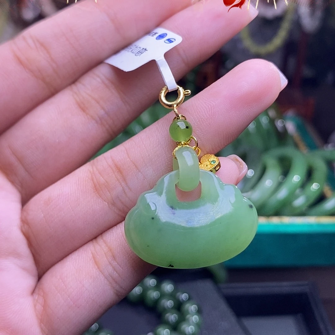 和田玉碧玉果绿乌兰海锁包未镶嵌