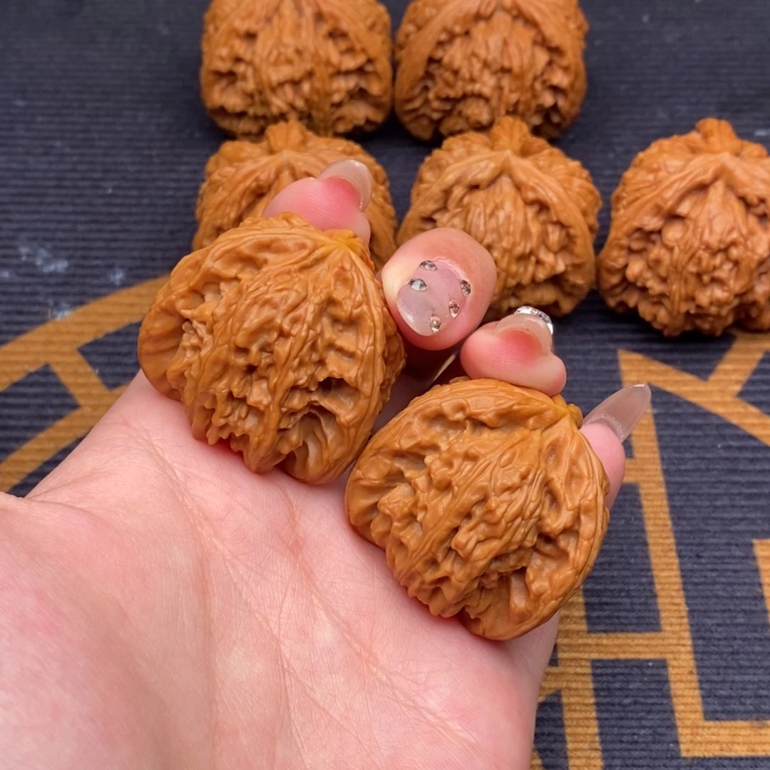 S***y吊坠文玩核桃白狮子正奔