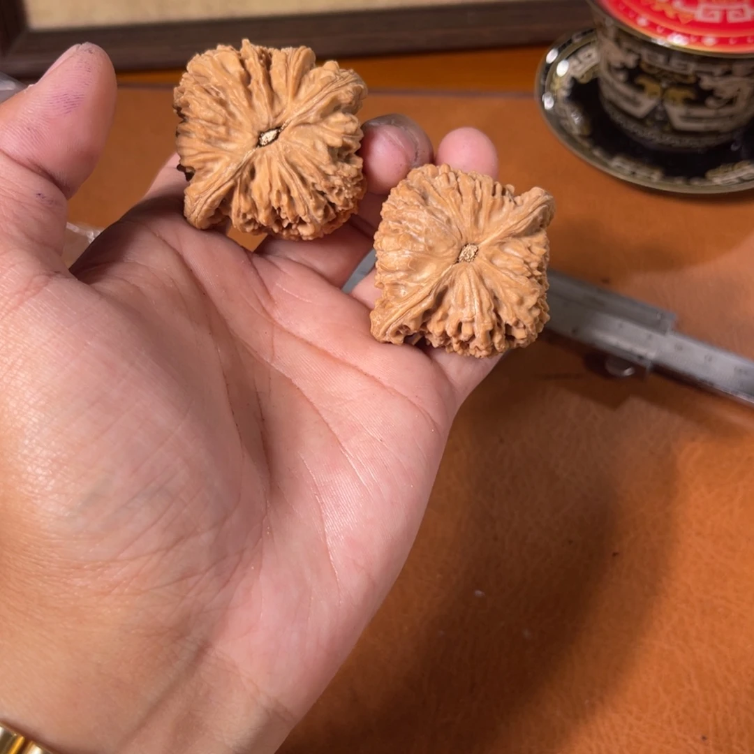 枫***亮文玩核桃吊坠南疆