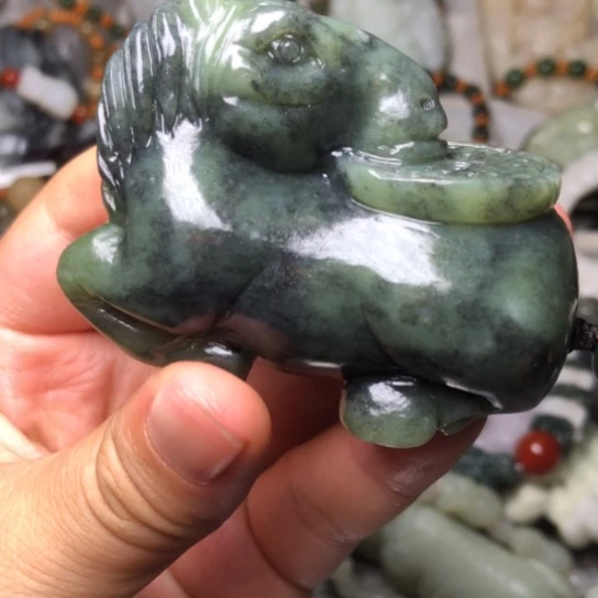 和田玉未镶嵌把件