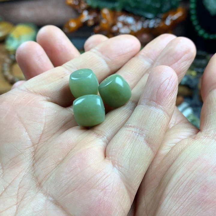 透闪石质玉吊坠未镶嵌用****0