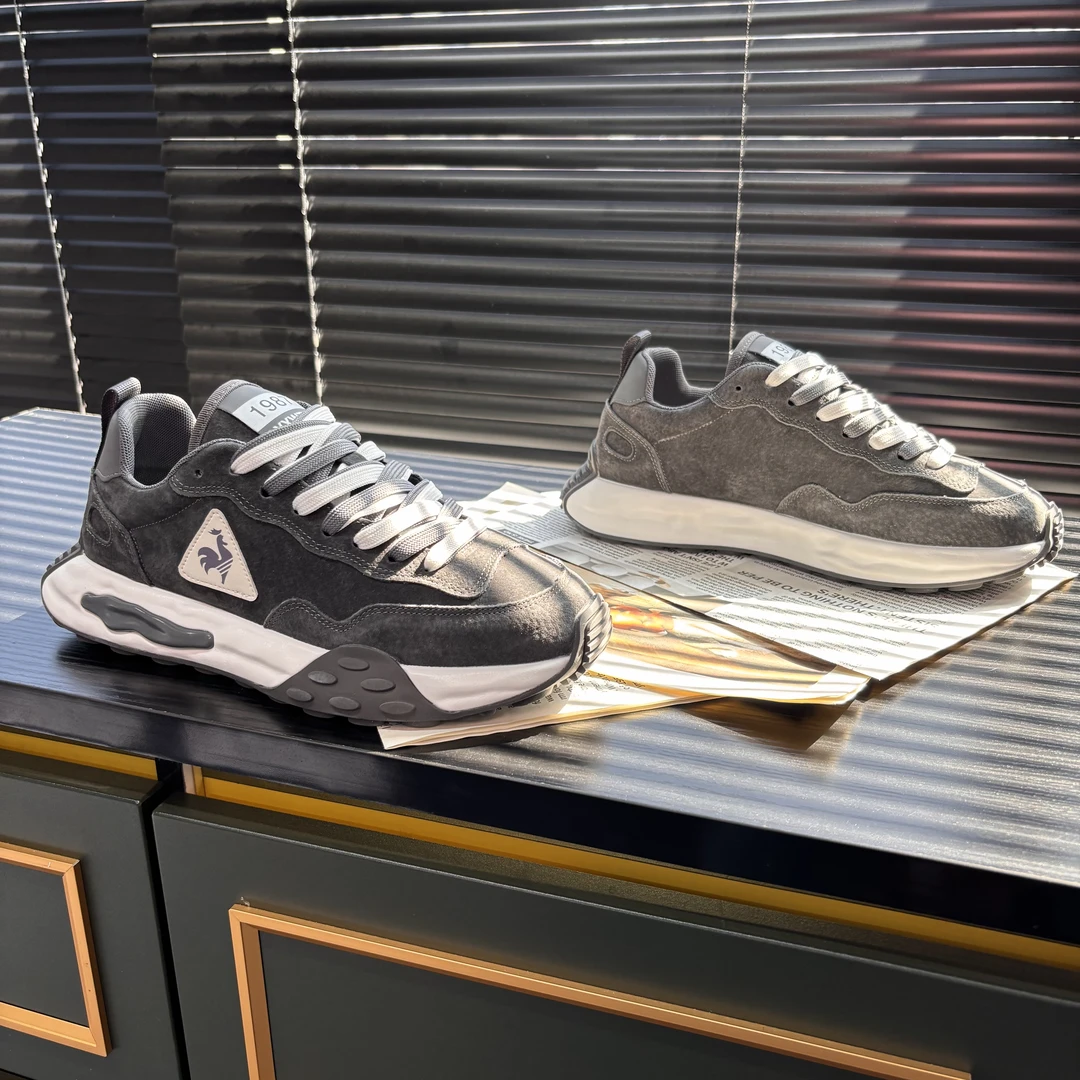 冠辰Guanchen早秋新款轻质软底软面防滑男士户外休闲阿甘跑鞋779