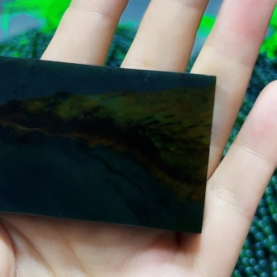 籽***芽蛇纹石玉未镶嵌颈饰