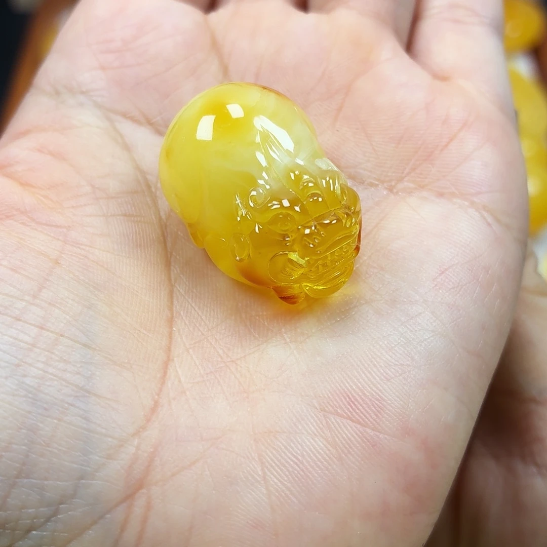 琥珀未镶嵌颈饰焦皮浓蜡妖花貔貅