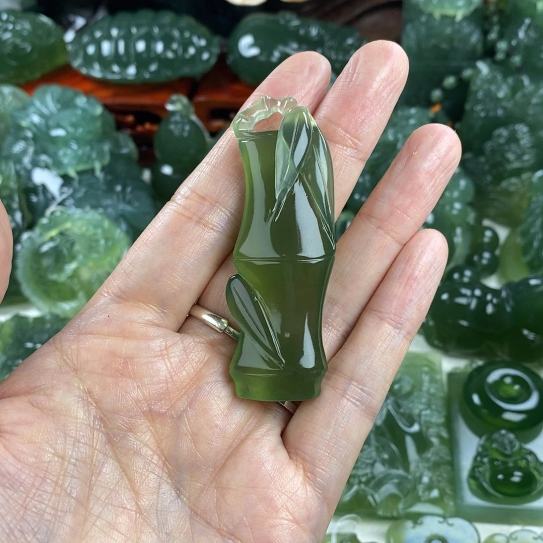 胡***咧岫玉未镶嵌挂件挂件