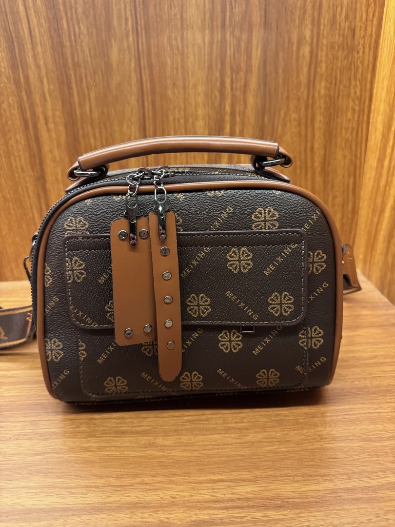 时尚百搭2023新款潮单肩斜跨包气质女包