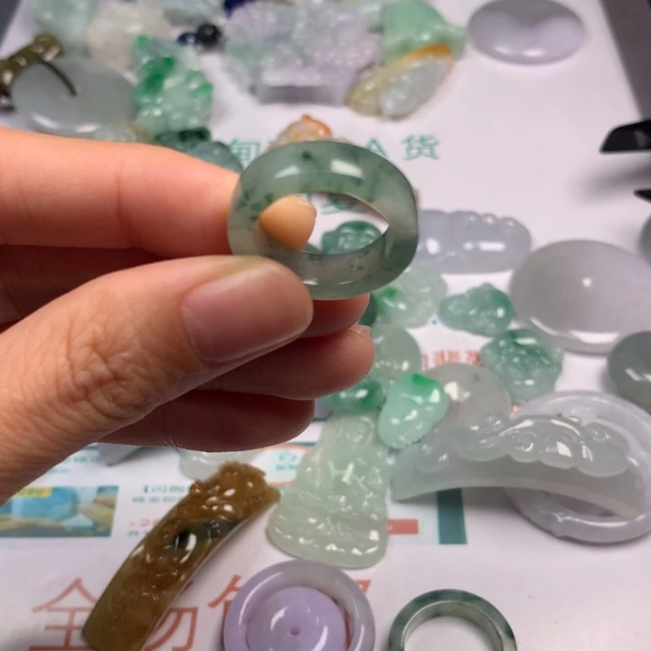 l***6颈饰未镶嵌翡翠翡翠