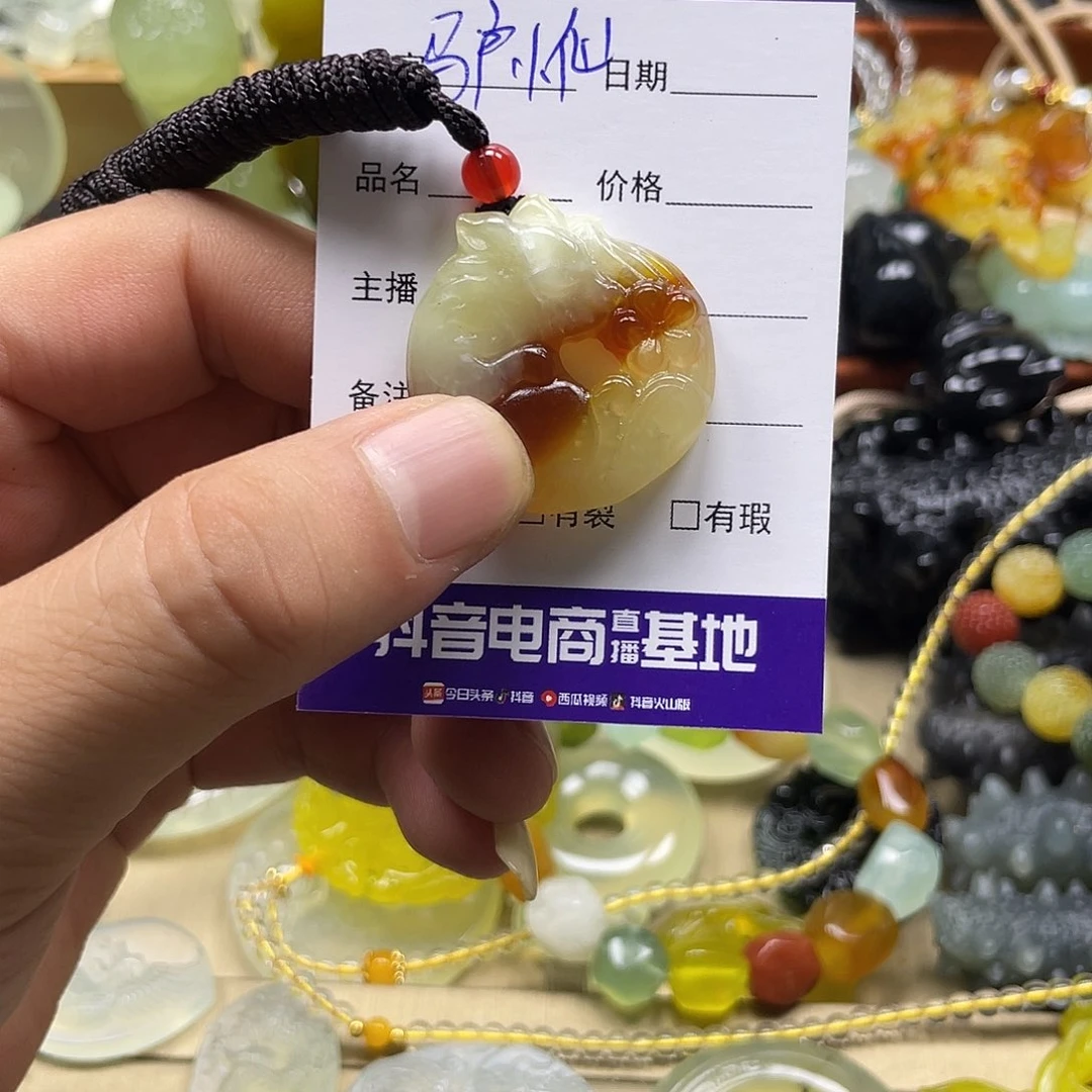 驴***仙蛇纹石玉未镶嵌颈饰