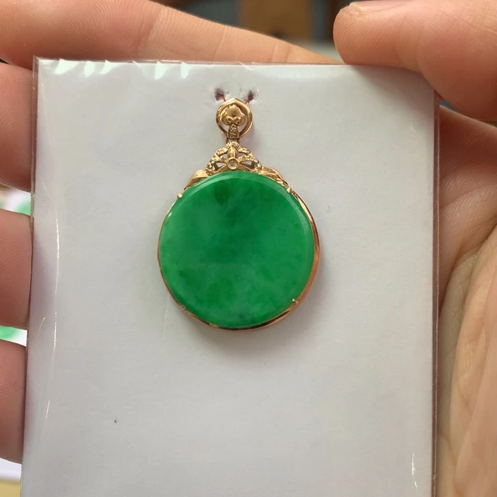 翡翠颈饰18K金镶嵌翡翠吊坠