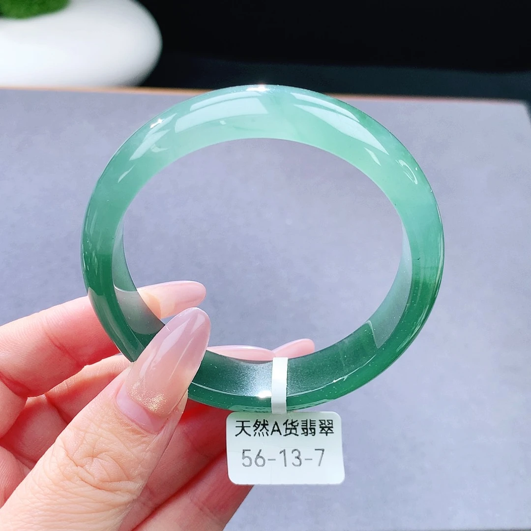 未镶嵌手镯（圆镯）翡翠