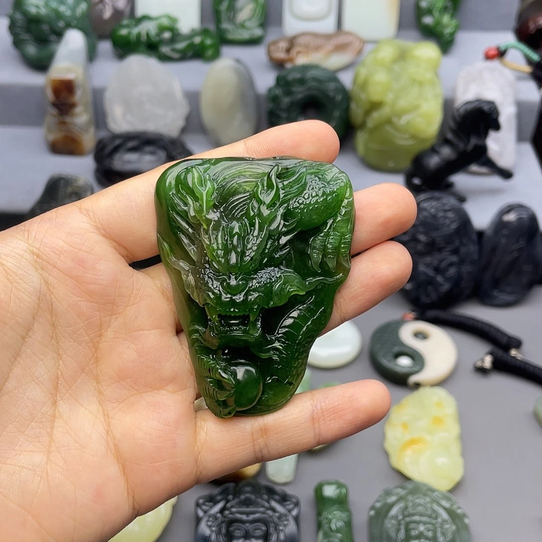 ****点颈饰未镶嵌和田玉