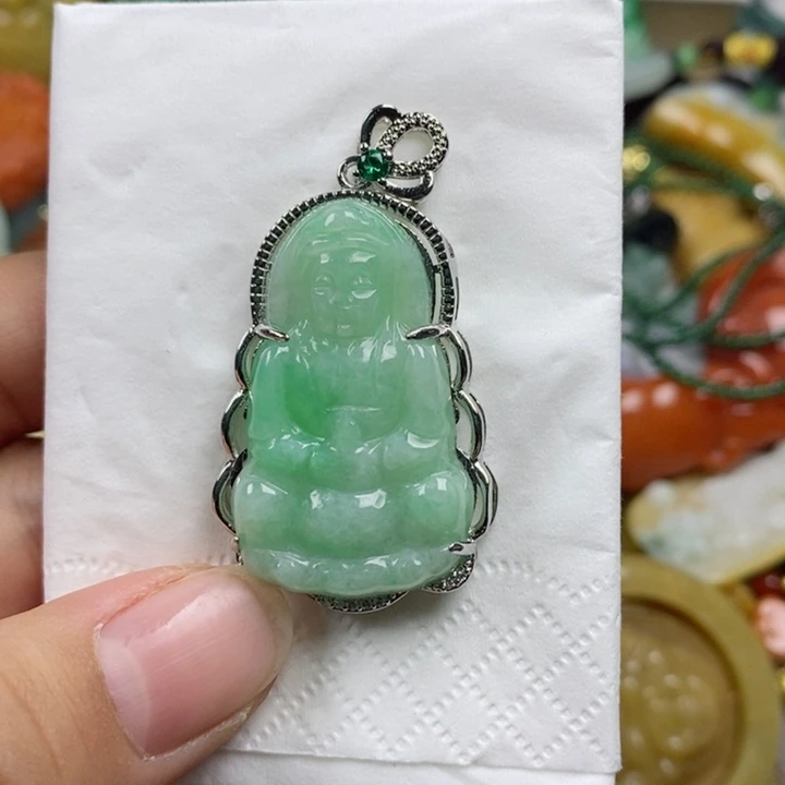 翡翠吊坠(赠链)未镶嵌