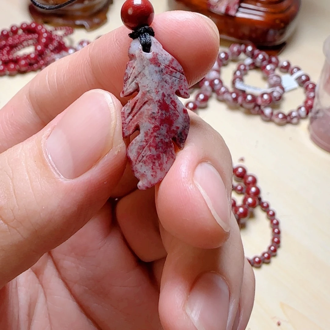 天然辰砂原矿吊坠