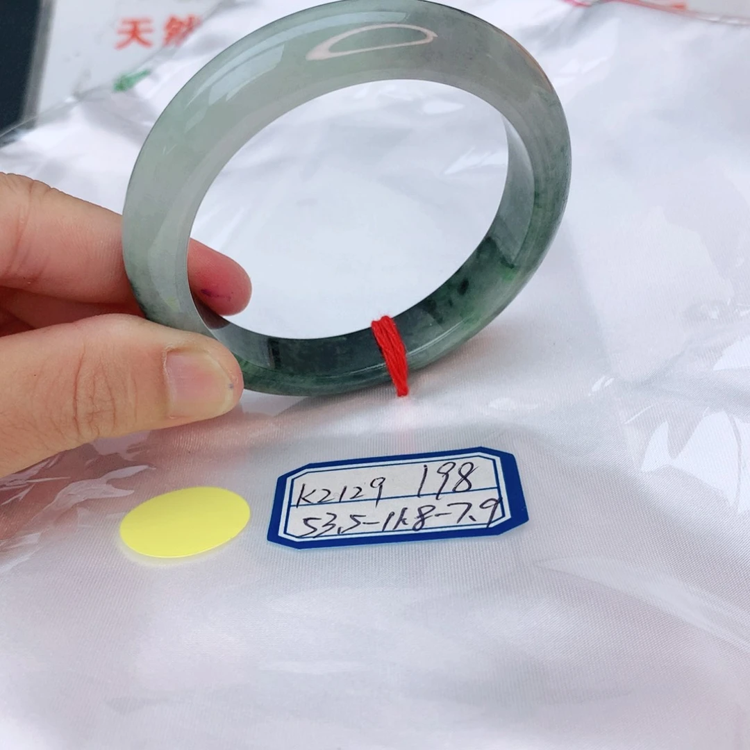 翡翠手镯未镶嵌翡翠