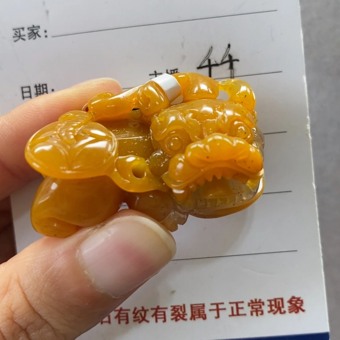 石英质玉（黄龙玉）未镶嵌颈饰