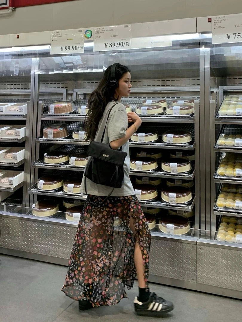 灰色T恤超仙木耳边薄纱碎花半身裙法式设计感高腰开叉长裙套装