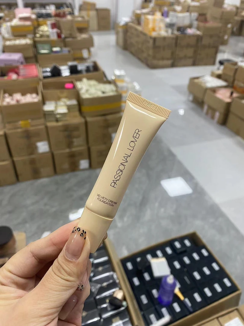 奶油肌绒绒粉底霜