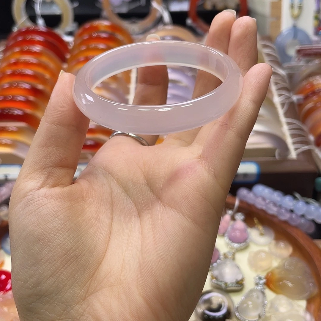 手镯玛瑙/玉髓未镶嵌飘红砂，不同光线不同角度色不同