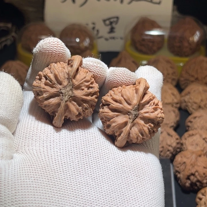 K***S文玩核桃把件文玩核桃