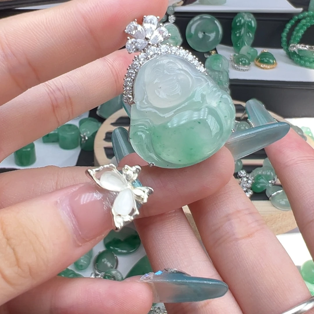 石英质玉（非洲翠）未镶嵌颈饰