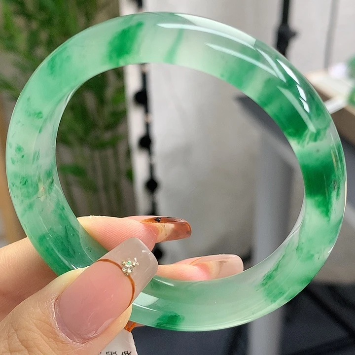 未镶嵌手镯石英质玉