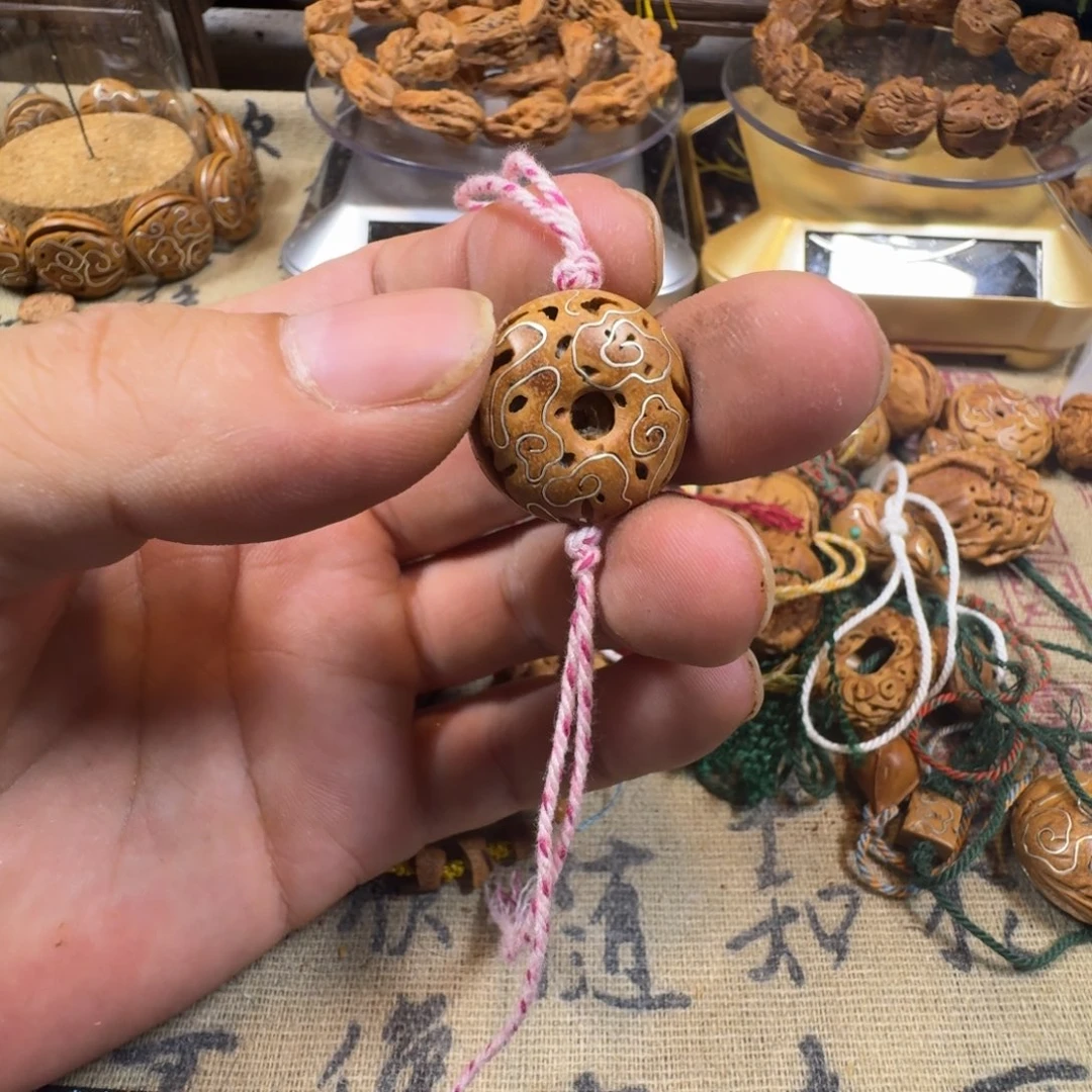 核桃吊坠桃核平安扣挫银，19