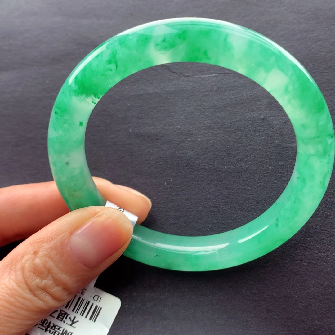 【闪购商品】未镶嵌手镯石英质玉