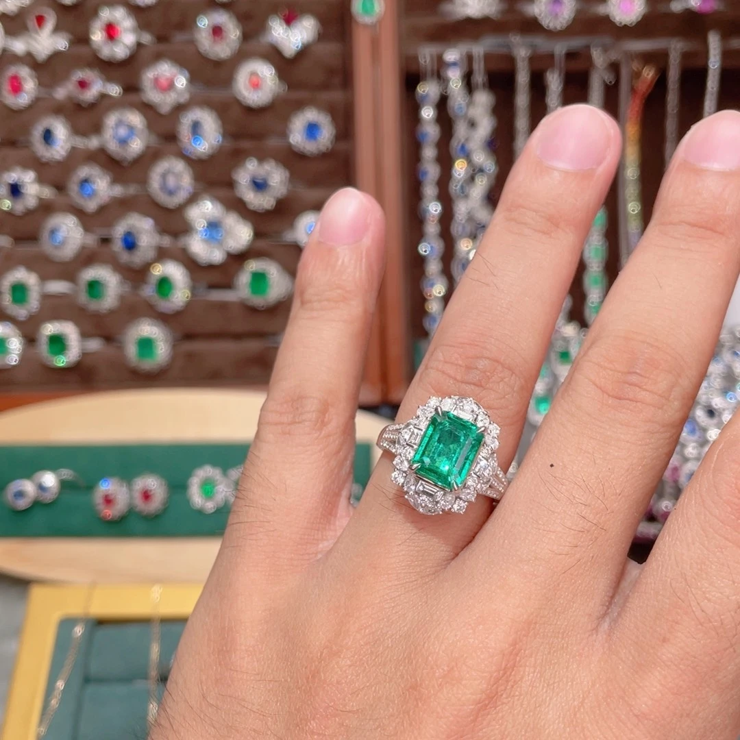 18K金镶嵌戒指祖母绿2.81ct