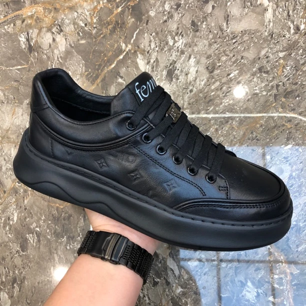 男鞋秋季新款厚底休闲皮鞋时尚圆头百搭厚底轻质真皮透气潮流板鞋