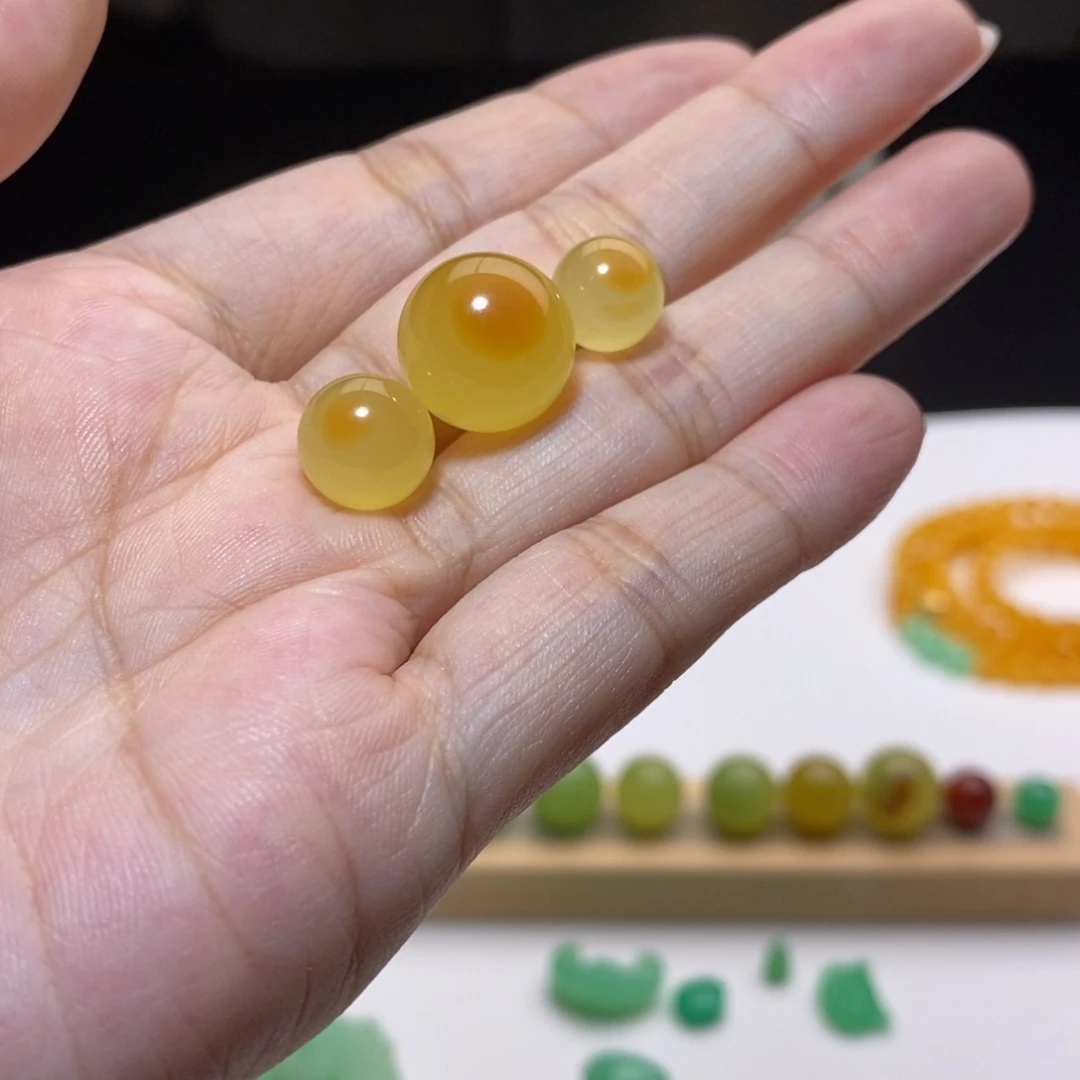 吊坠(不含链)未镶嵌石英质玉（缅黄）3颗
