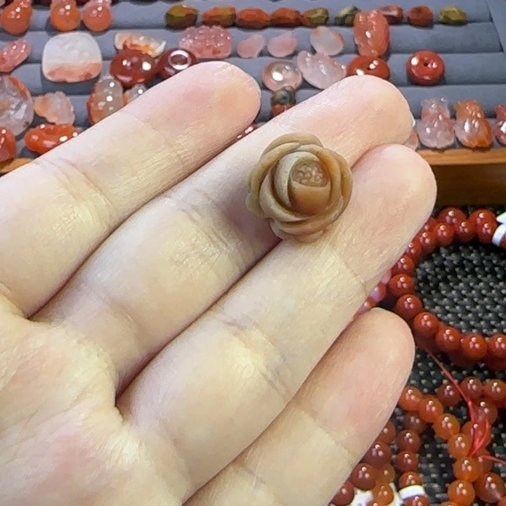 南红玛瑙未镶嵌珠宝半成品玫瑰花