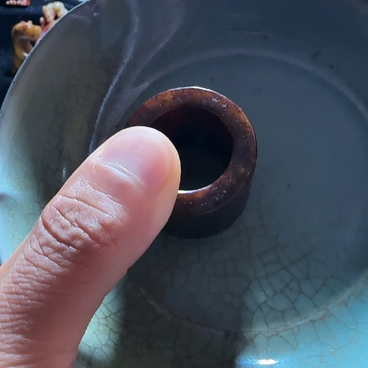 想***着大叶紫檀（黑酸枝木类）