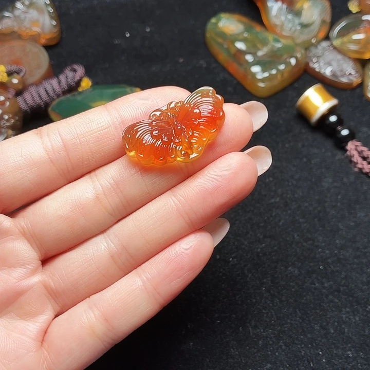 琥珀未镶嵌珠宝奇石吊