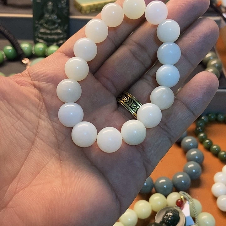 和田玉（糖玉）未镶嵌颈饰