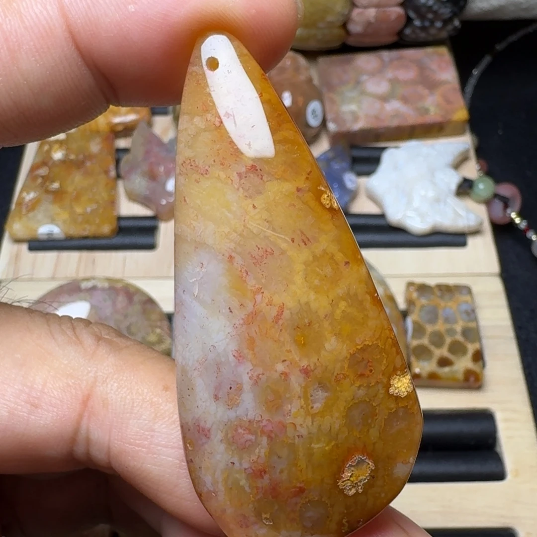 未镶嵌纯天然色有机玉石保真色硅化玉