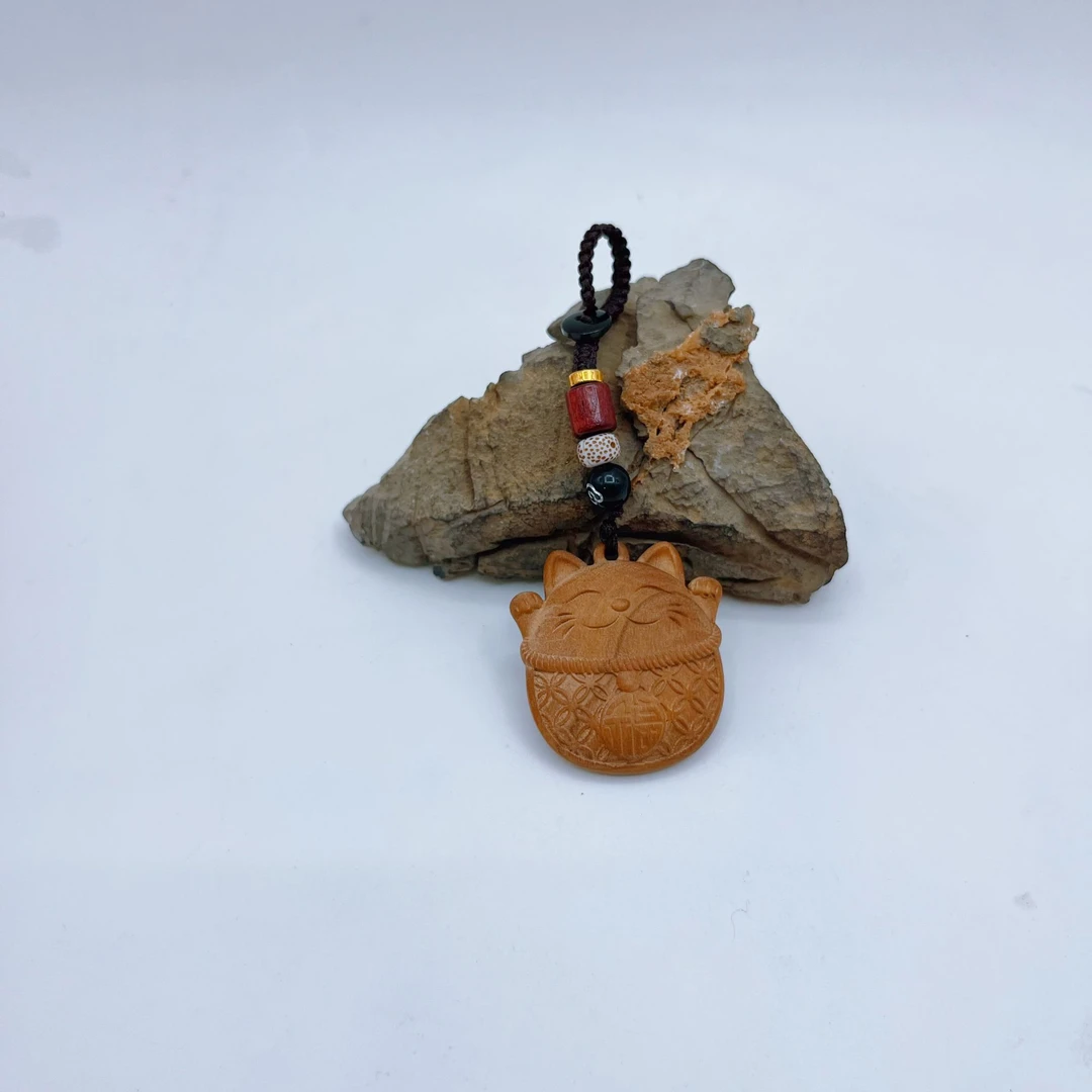 可爱招财猫桃木钥匙 精致雕刻个性手机包包挂饰