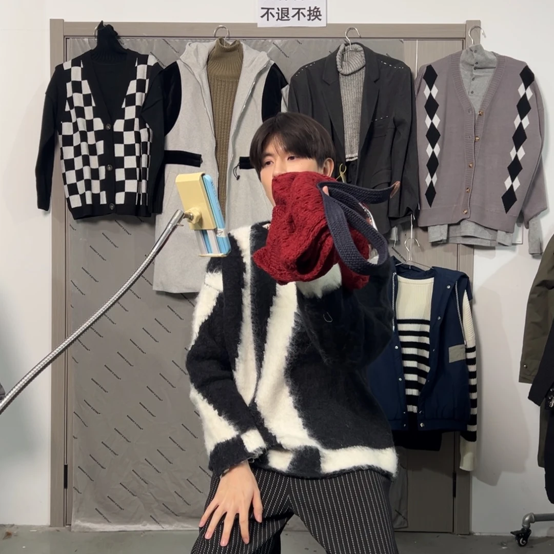 潮流时尚皮带➕红色围巾