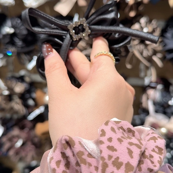 黑色方钻蝴蝶结发圈