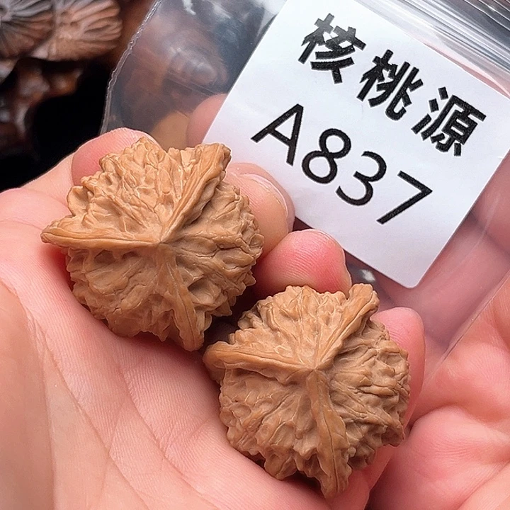 断***层吊坠文玩核桃三棱