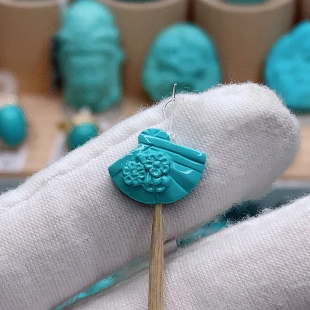 绿松石未镶嵌珠宝奇石