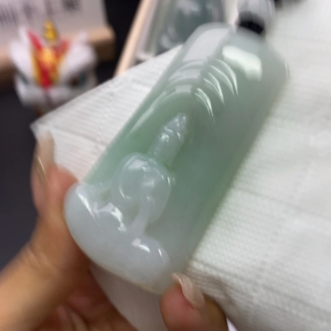 翡翠挂件未镶嵌翡翠