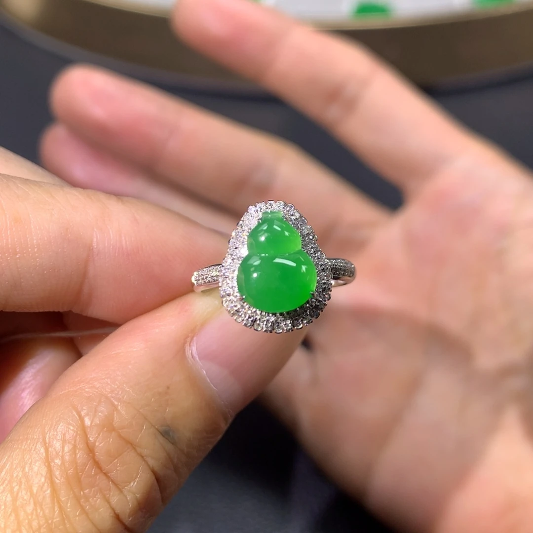 翡翠戒指18K金镶嵌翡翠