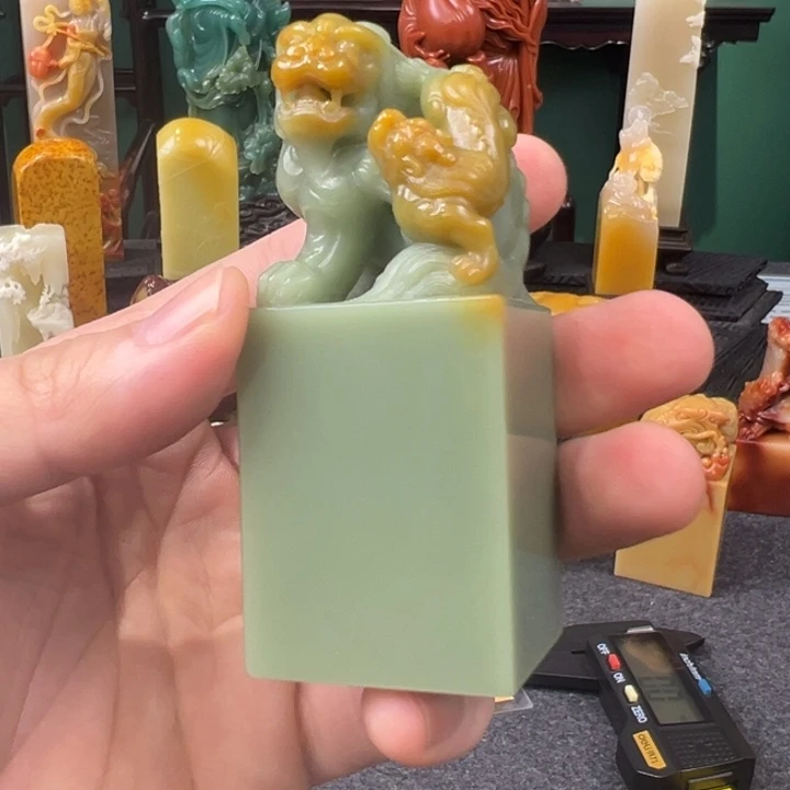 寿山石云*走艾叶绿瑞兽钮